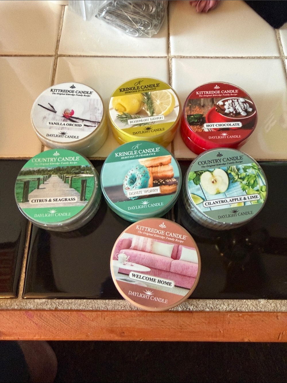 Kittredge Candle Assorted Daylight Tin - Multi-Color Fragrance Set